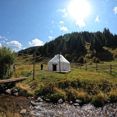 Mine Hostel Dzhergalan Jyrgalan エクステリア 写真