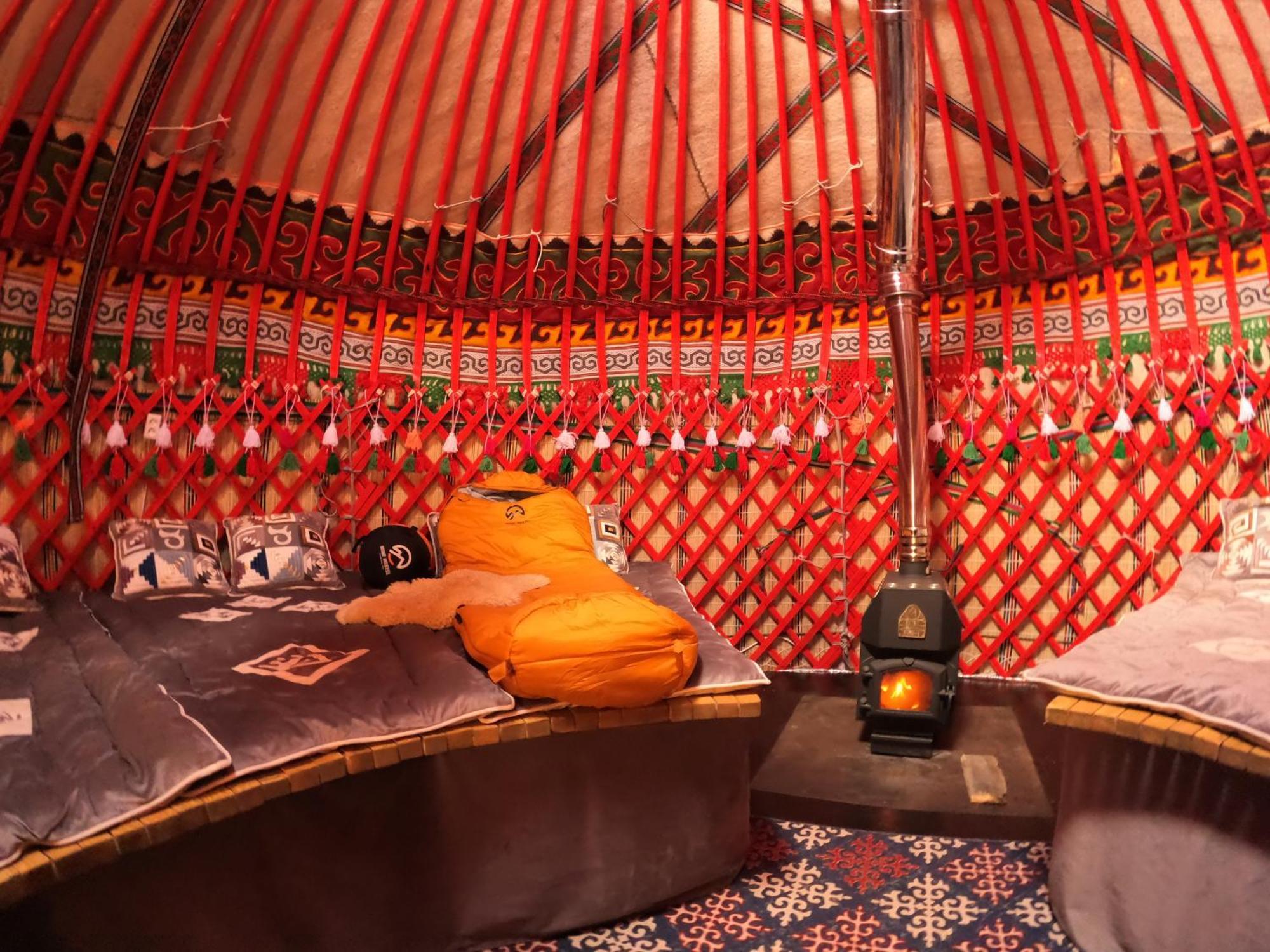 Mine Hostel Dzhergalan Jyrgalan エクステリア 写真