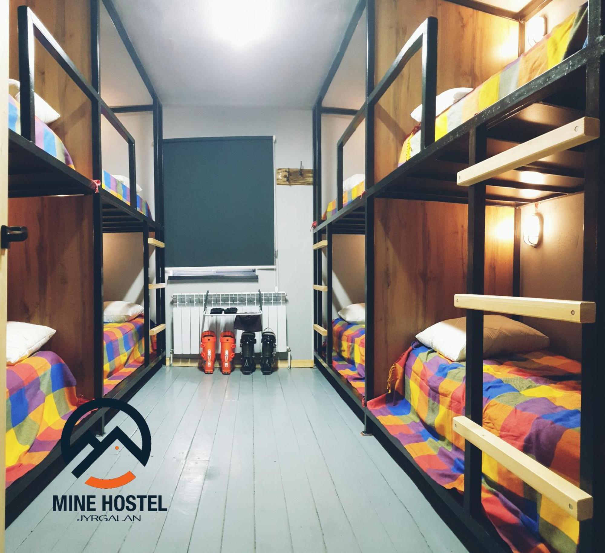 Mine Hostel Dzhergalan Jyrgalan エクステリア 写真