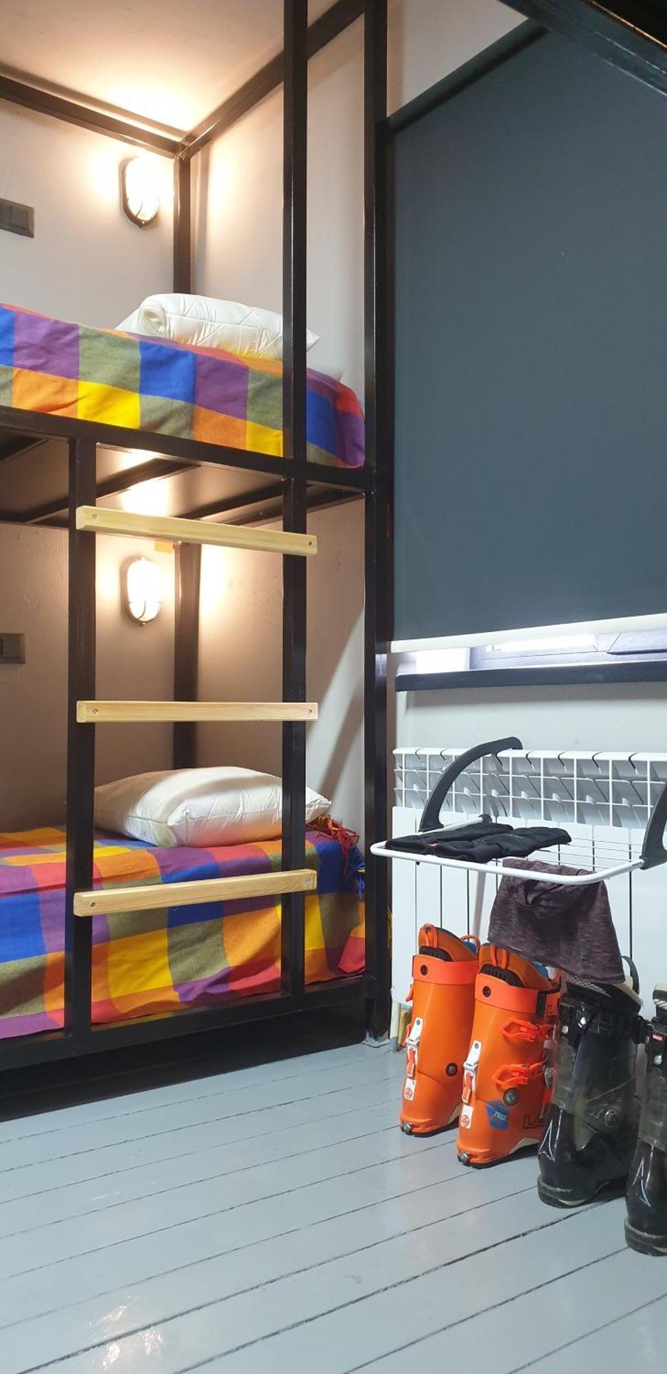 Mine Hostel Dzhergalan Jyrgalan エクステリア 写真