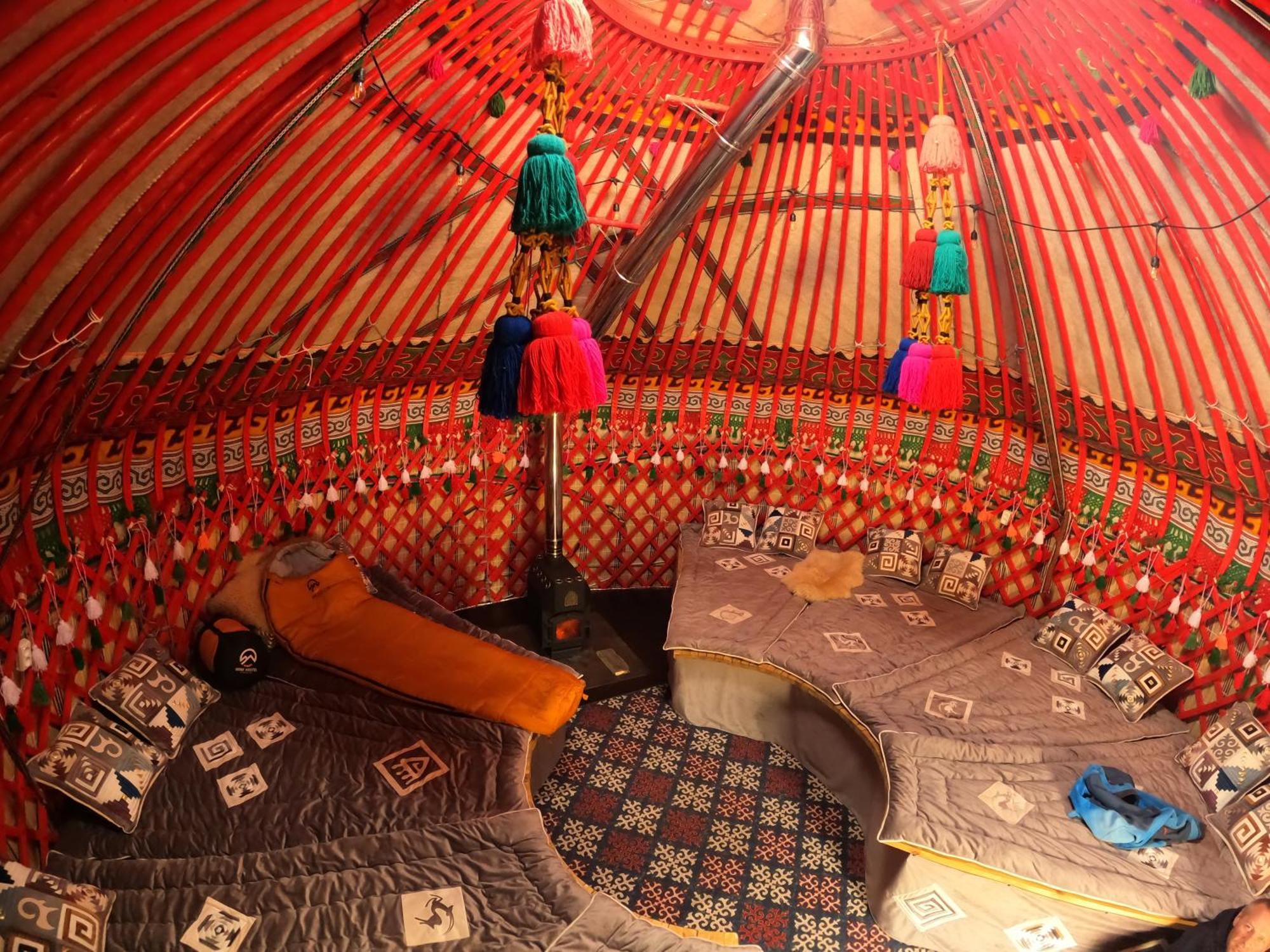 Mine Hostel Dzhergalan Jyrgalan エクステリア 写真