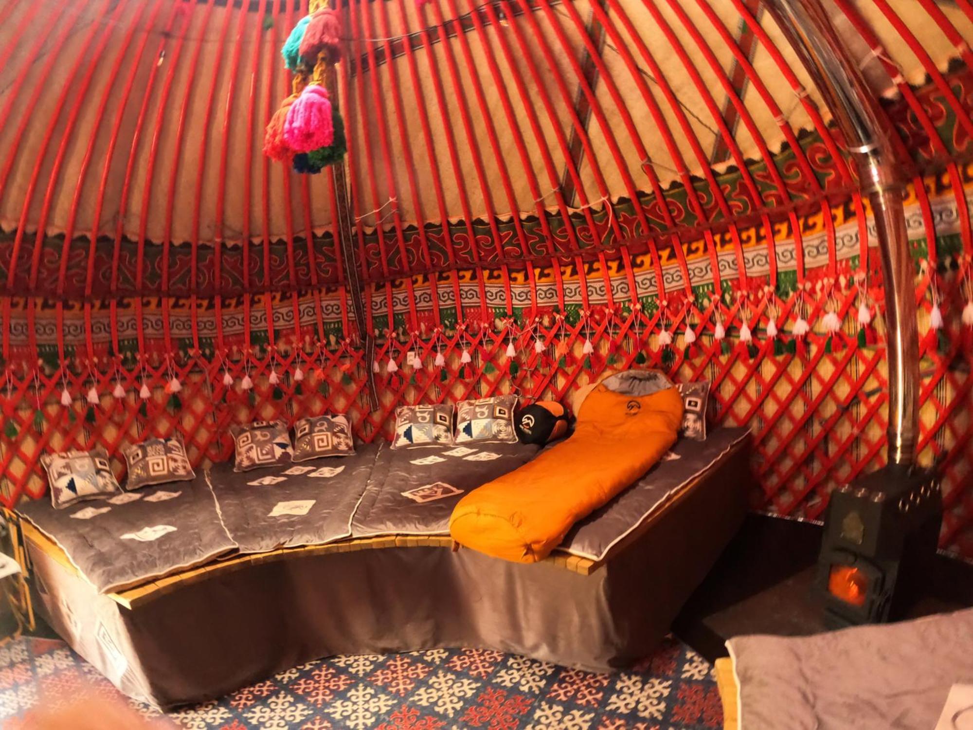Mine Hostel Dzhergalan Jyrgalan エクステリア 写真