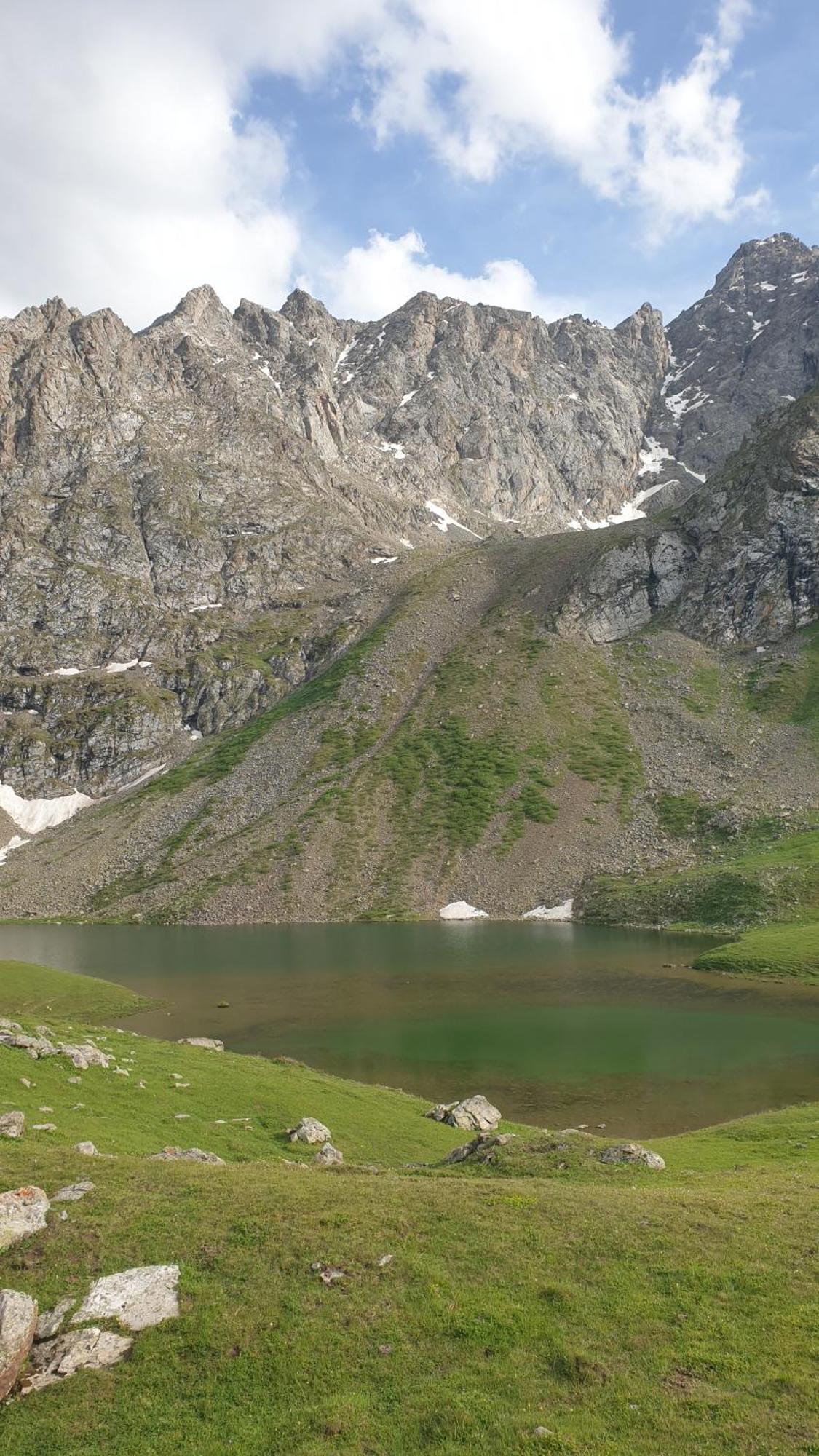 Mine Hostel Dzhergalan Jyrgalan エクステリア 写真