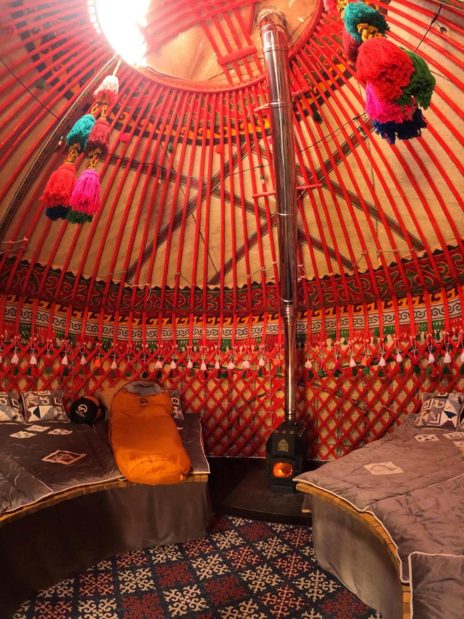 Mine Hostel Dzhergalan Jyrgalan エクステリア 写真