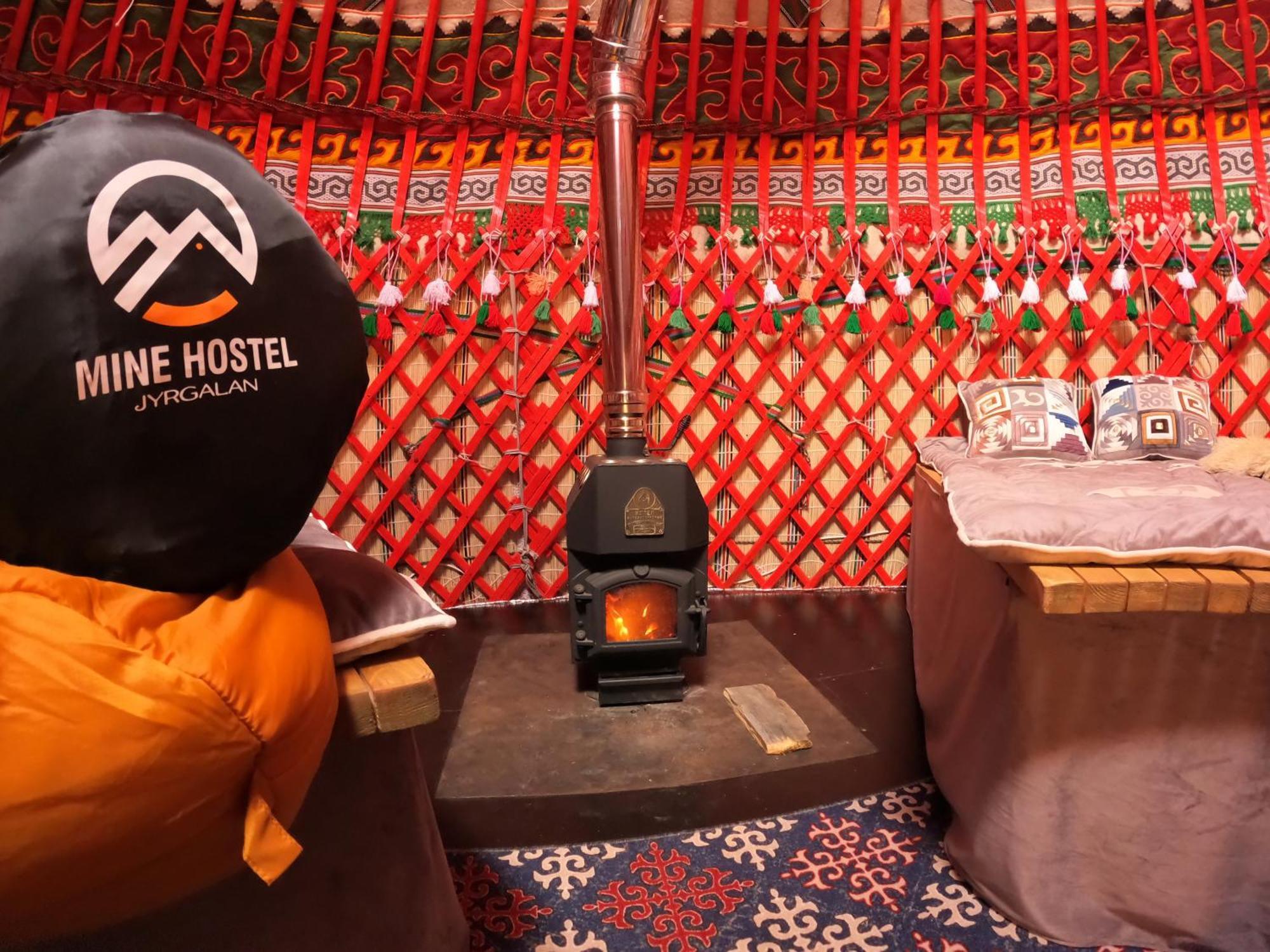 Mine Hostel Dzhergalan Jyrgalan エクステリア 写真