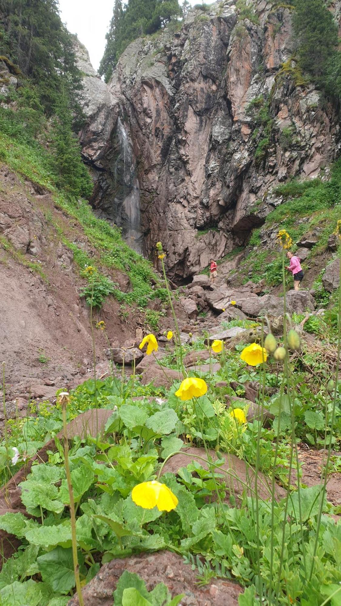 Mine Hostel Dzhergalan Jyrgalan エクステリア 写真