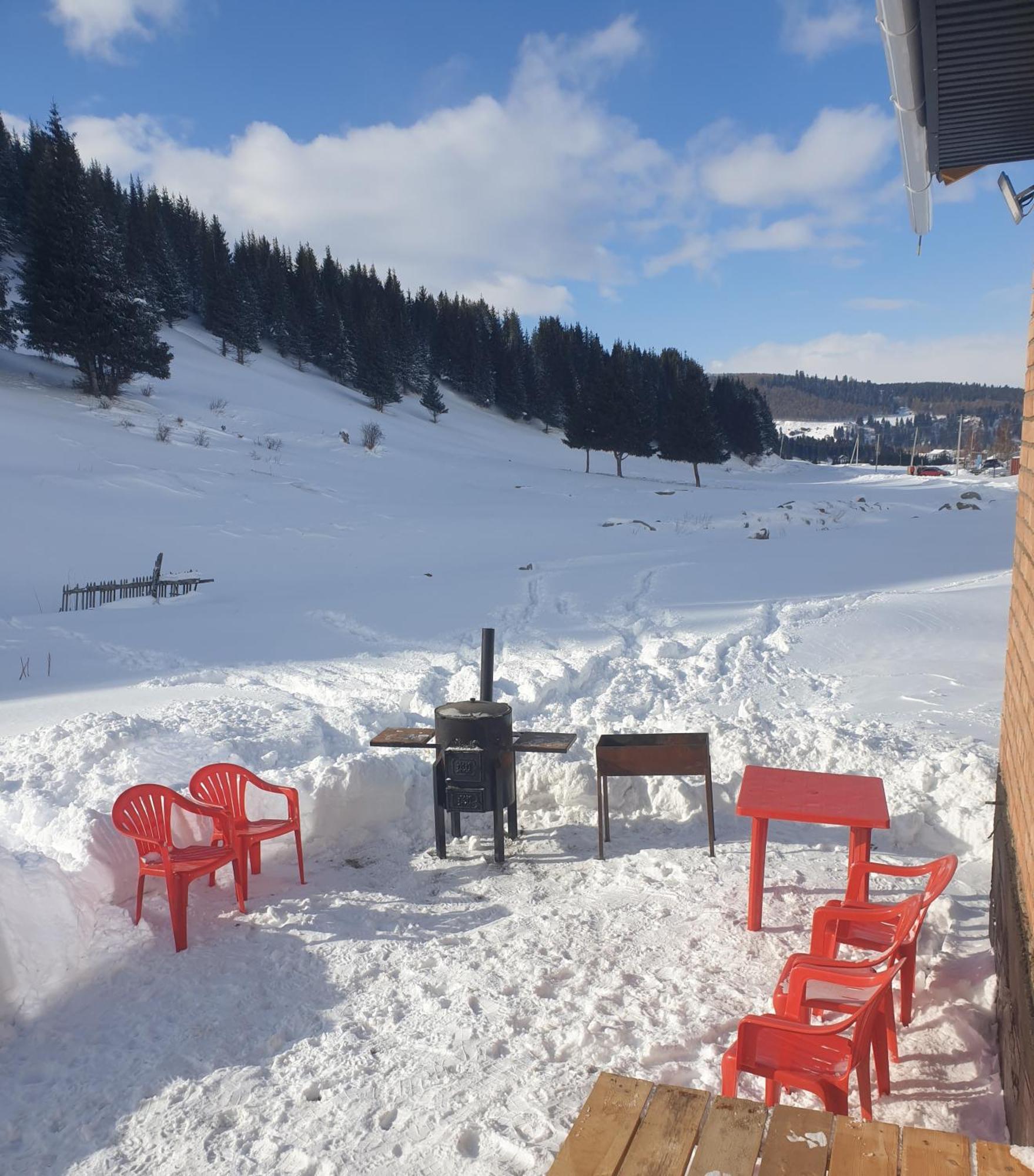 Mine Hostel Dzhergalan Jyrgalan エクステリア 写真