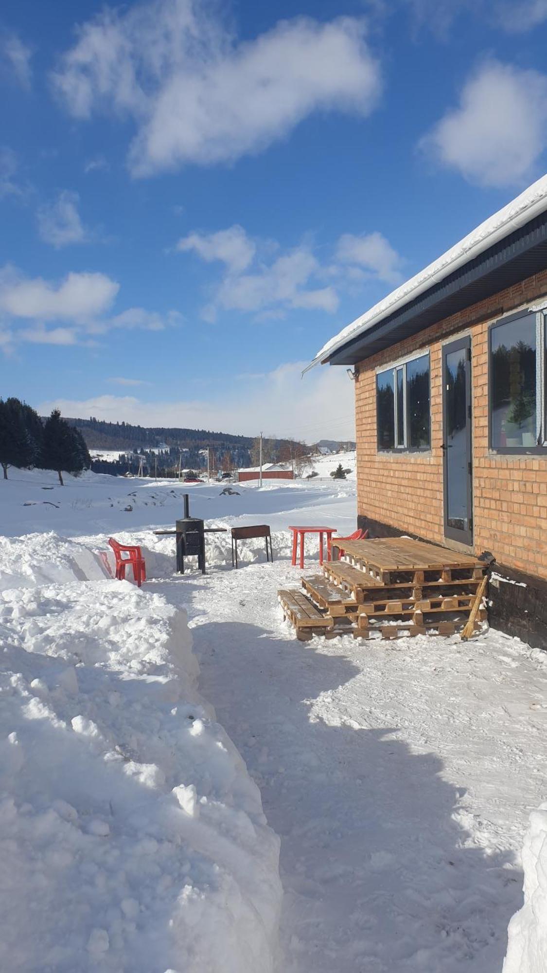 Mine Hostel Dzhergalan Jyrgalan エクステリア 写真