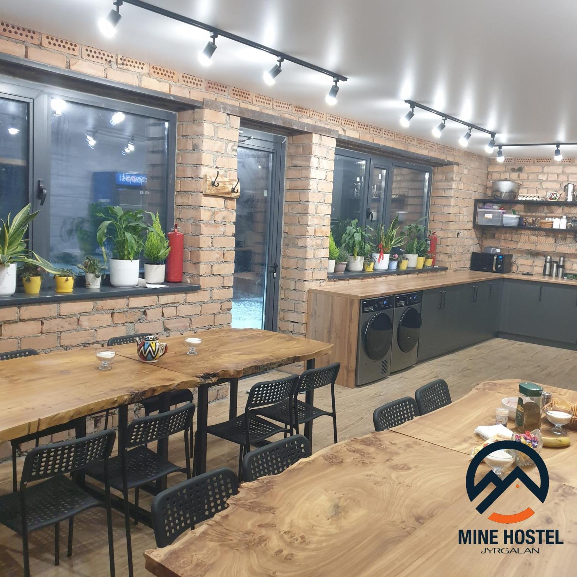 Mine Hostel Dzhergalan Jyrgalan エクステリア 写真